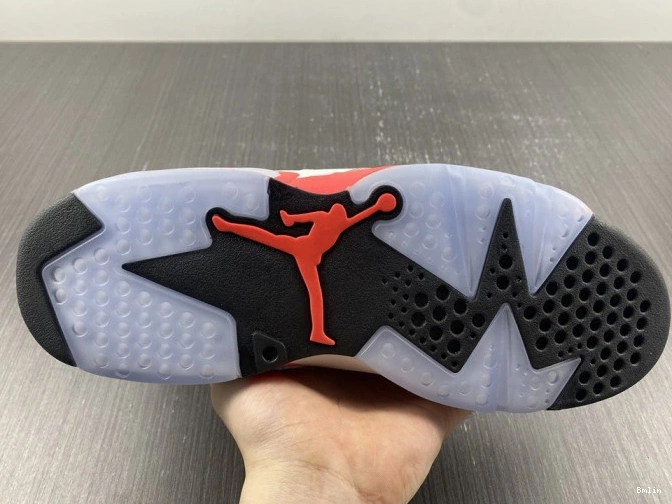 Bmlin Retro (2014) 384664-123 Infrared 6 Jordan White 0824